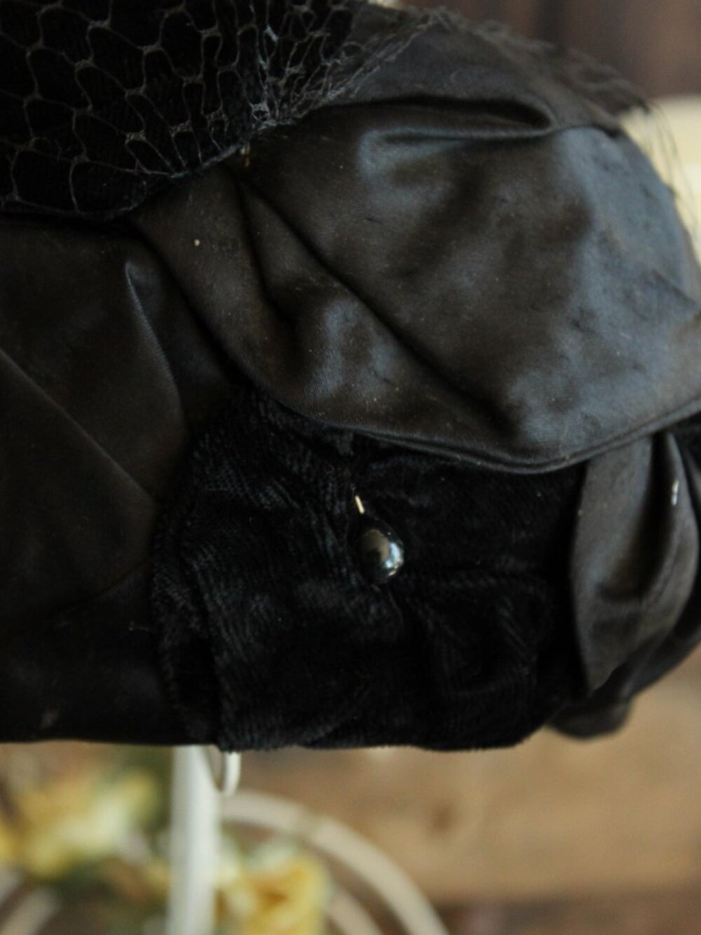 Vintage 1950s Hat, Black Satin and Velvet Curvette Fascinator With Birdcage Veil - Picture 7 of 14